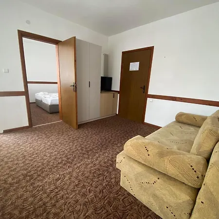 хотел м1 プリモルスコ