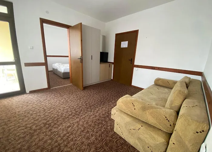 хотел м1 プリモルスコ